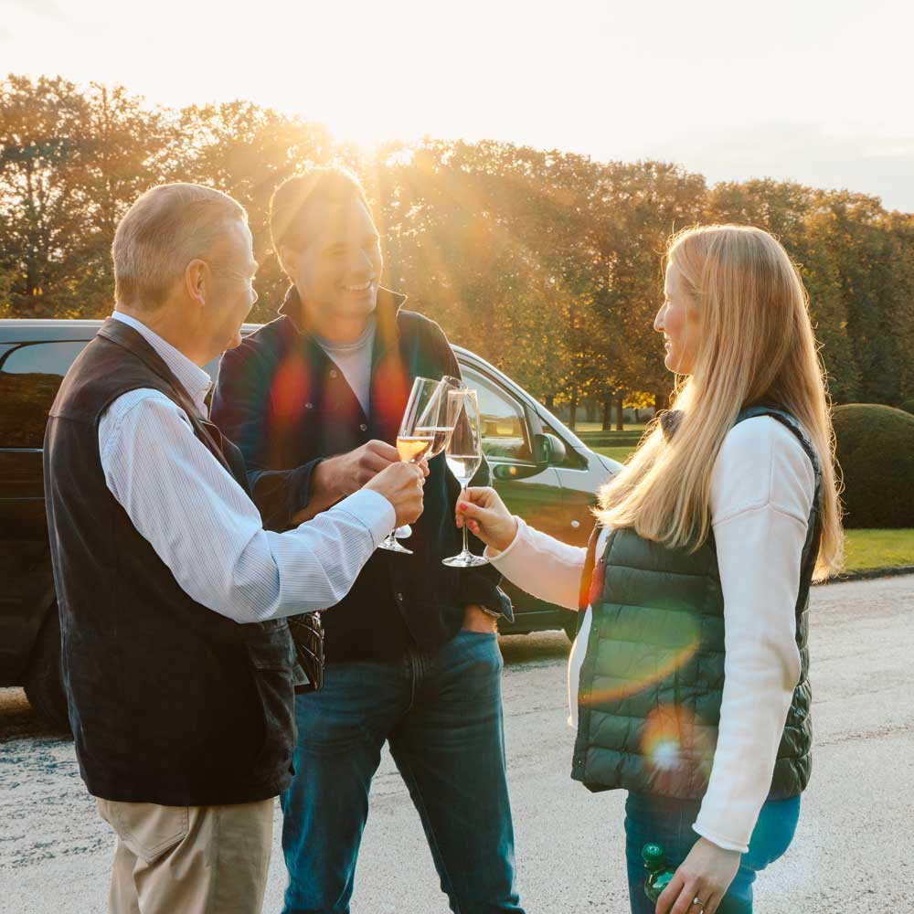 Luxury tourism Salzburg – guests enjoying a private champagne moment during a weTours experience.