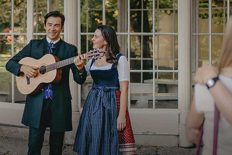 Short Sound of Music city tour in Salzburg with live music performance