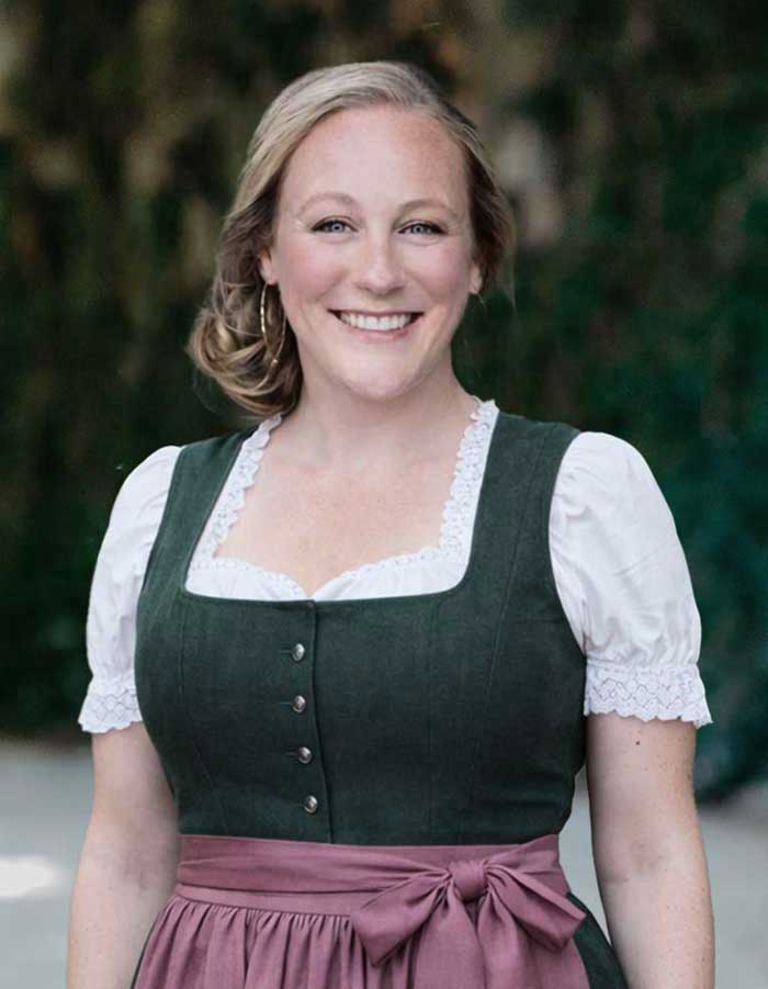 Victoria Browers – Singer & Performer for private cultural experiences in Salzburg
