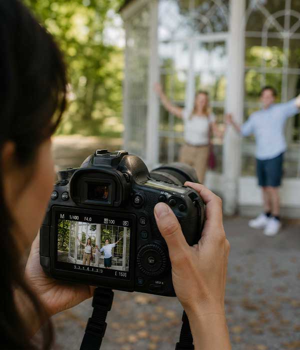 Professional DSLR camera capturing guests at Salzburg’s iconic gazebo during a private weTours photography experience.